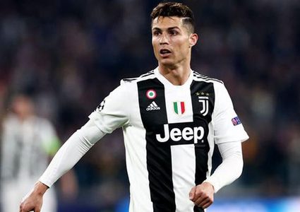 رونالدو يطالب يوفنتوس بضم 3 لاعبين