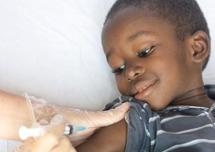 أول لقاح ضد الملاريا في العالم يمكن أن ينقذ عشرات الآف الارواح