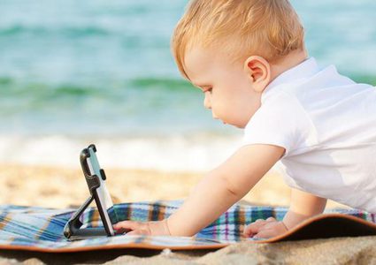 منظمة توصي بإبعاد الأطفال عن الشاشات الرقمية