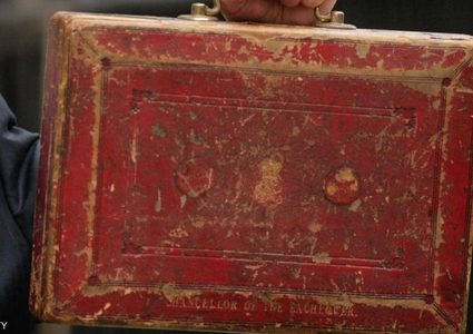 تراجع عجز ميزانية بريطانيا لأدنى مستوى منذ 17 عاما