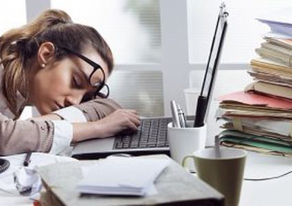 أسباب الشعور بالخمول رغم الحصول على فترة كافية من النوم