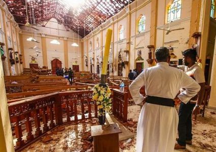 تفجيرات "عيد القيامة" تطيح بوزير الدفاع السريلانكي