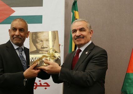 اشتية يدعو لتشكيل ائتلاف دولي للحفاظ على حل الدولتين