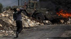 قوات الاحتلال تقمع مسيرة كفر قدوم الاسبوعية