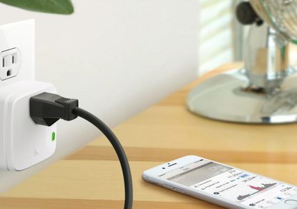 أبل تدعو مستخدميها للتوقف عن استخدام "مقابس" أخفقت في صناعتها