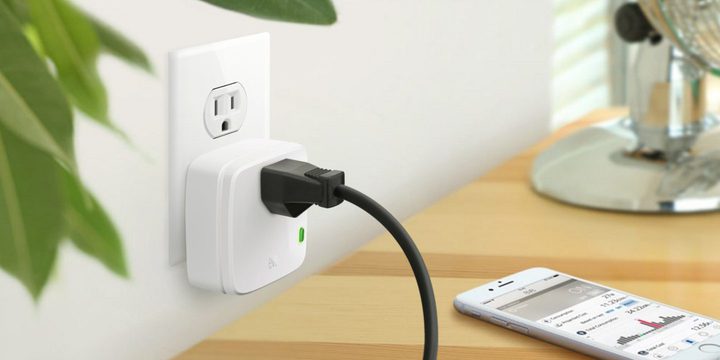 أبل تدعو مستخدميها للتوقف عن استخدام "مقابس" أخفقت في صناعتها