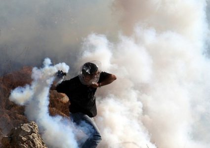 إصابات بالاختناق في مسيرة بلعين الأسبوعية