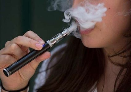 "فطريات وبكتيريا" في السجائر الإلكترونية تهدد حياة مستخدميها