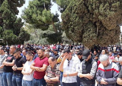 40 ألف مواطن يؤدون صلاة الجمعة بالمسجد الأقصى