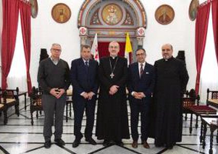 خوري ينقل تهاني الرئيس لرؤساء الكنائس في القدس بعيد الفصح