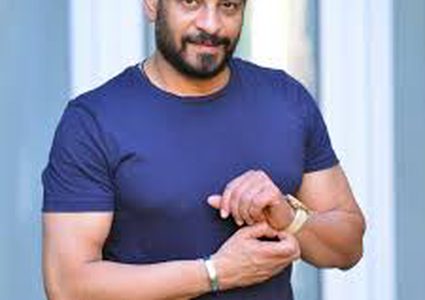 أشرف مصيلحى متطرف حاول اغتيال نجيب محفوظ فى "الحالة توهان"