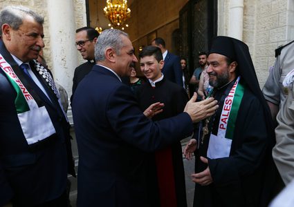 رام الله: الطوائف المسيحية تحتفل بسبت النور