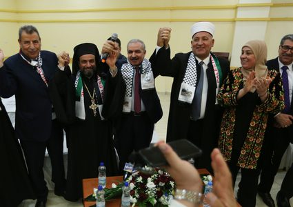 اشتية: لن نسمح بالعبث باللحمة الاجتماعية والوطنية لشعبنا