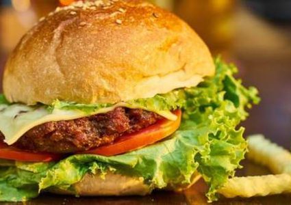 تحذير: لا تتناول البيتزا أو البرغر وأنت "مجهد"