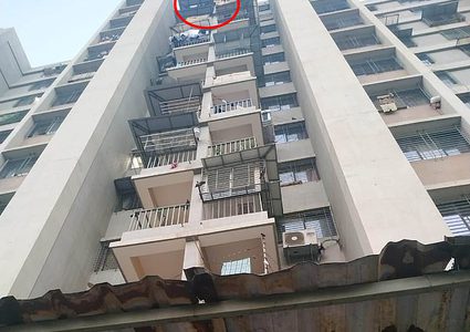 طفلة سقطت من الدور الـ12 ولم تمت.. تعرف على قصتها