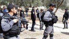 الاحتلال يعتقل طفلا من داخل المسجد الأقصى