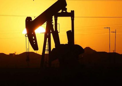 النفط يهبط 3 بالمئة بضغط من ترامب على أوبك لخفض الأسعار