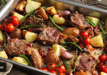 لحم خروف مطبوخ مع البطاطس..