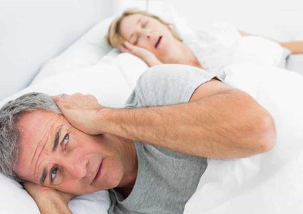 دراسة: النساء يمكن أن يعانين من مشكلة الشخير