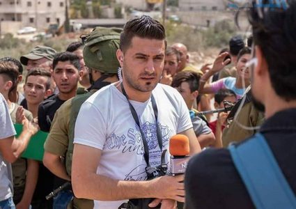 الخليل.. "الصحفي" حارساً للحقيقة .. و"المايك" أيضاً!