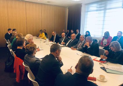 بشارة يستعرض الوضع المالي ويبحث سبل وقف الانتهاكات الإسرائيلية