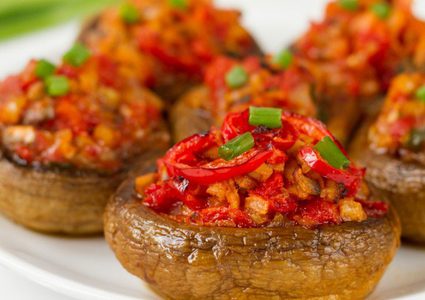 فطر مشوي محشو بالطماطم