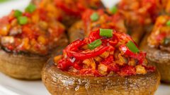 فطر مشوي محشو بالطماطم