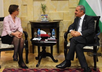 اشتية: سنعمل على الانفكاك التدريجي عن الاحتلال وتعزيز اقتصادنا