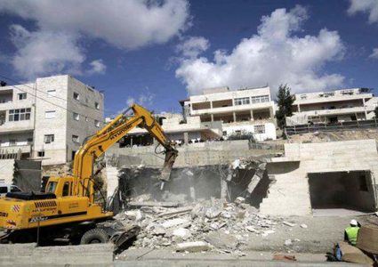 بلدية الاحتلال تهدم منشآت سكنية وزراعية في القدس