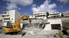 بلدية الاحتلال تهدم منشآت سكنية وزراعية في القدس