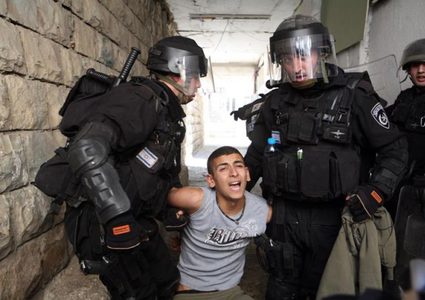 الاحتلال يقضي بسجن أربعة مقدسيين بينهم طفلان