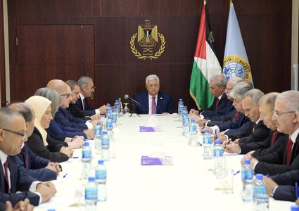 الرئيس عباس يعلن نسبة صرف رواتب الموظفين خلال شهر رمضان