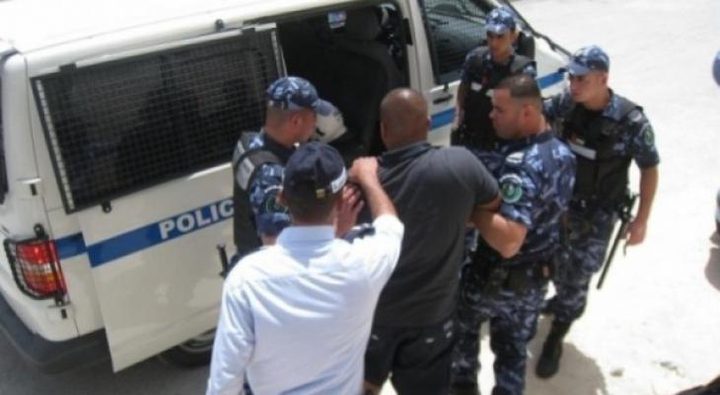 شرطة رام الله تقبض على شقيقين احتالا على مواطنين بـ5.5 مليون شيقل