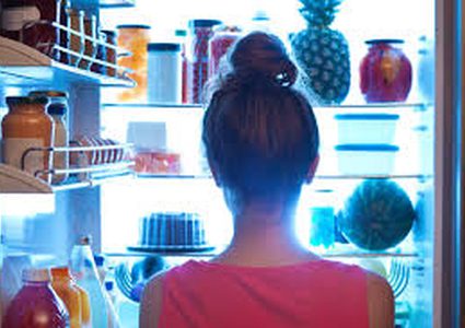 ما هي خطورة النوم بعد الأكل مباشرة ؟