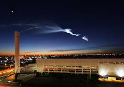 SpaceX يبدأ في إطلاق آلاف الأقمار الصناعية في مدار حول الأرض