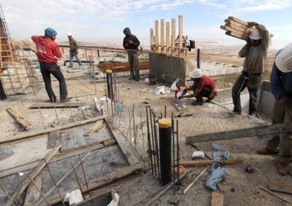 فتح: عمال فلسطين رافعة الثورة والدولة ووحدتهم انتصار للقضية