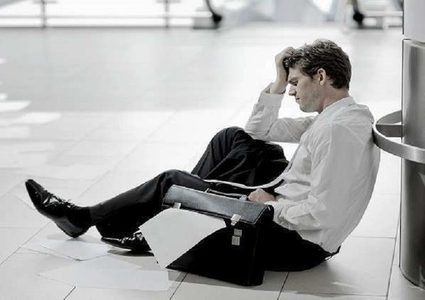 أسباب غير متوقعة وراء الشعور المستمر بالتعب طوال النهار