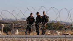 محللون: إسرائيل تنتهج سياسة "شراء الوقت" وصولاً لمواجهة