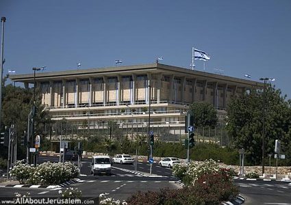 الكنيست يبدأ مهامه وأعضاءه يؤدون اليمين الدستورية