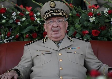 الجزائر: تسليم القضاء ملفات نهب أموال بأرقام خيالية