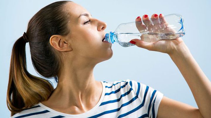 اضرار جفاف الجسم وتأثيره على الصحة منها فقدان التركيز والصداع