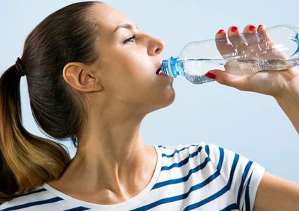 اضرار جفاف الجسم وتأثيره على الصحة منها فقدان التركيز والصداع