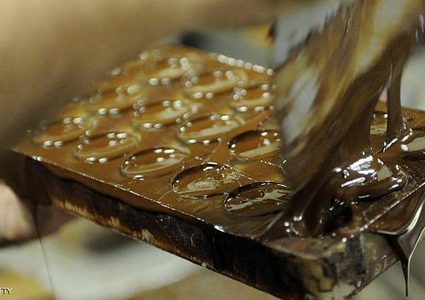 تناول "الشوكولاتة الداكنة" يوميا.. ماذا يفعل بالعقل؟