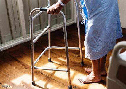 اعتداء وحشي يقتل مريضة عجوز بمستشفى.. والسبب "يفطر القلب"