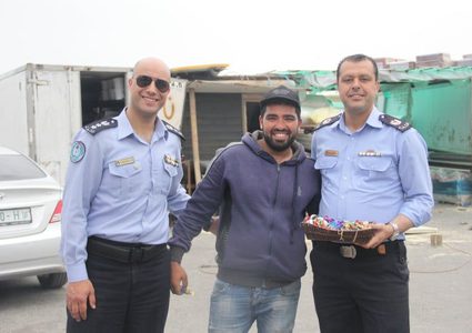 الشرطة تكرم العمال بمناسبة عيدهم العالمي