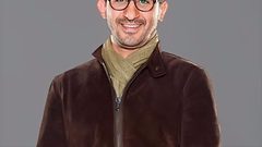 "صور"شبيه أحمد حلمي في العمرة والجيش والحفلات..!!