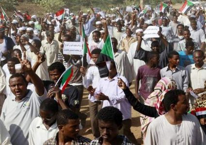 الغارديان: معتقلون سابقون يعودون إلى الخطوط الأمامية في السودان