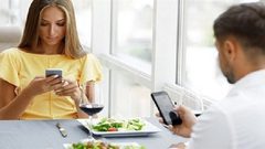 استخدام الهاتف ساعة يومياً ينتج كميات ضخمة من ثانى أكسيدالكربون