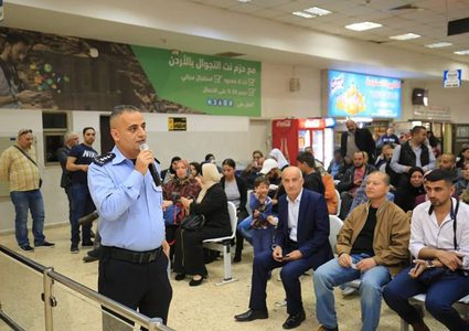 الاحتلال يمنع 13 مواطنا من السفر