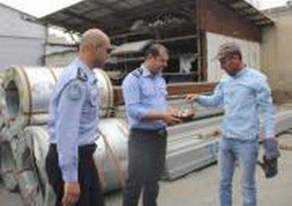 الشرطة تكرم العمال بمناسبة عيدهم العالمي